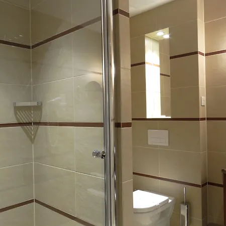 Centrum فندق ديبريتْسين