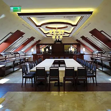 Centrum 3*
