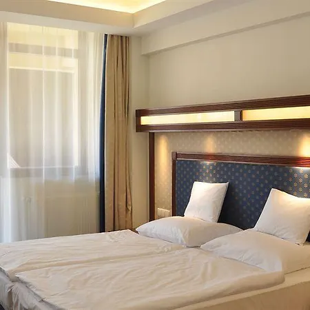 Centrum 3* ديبريتْسين