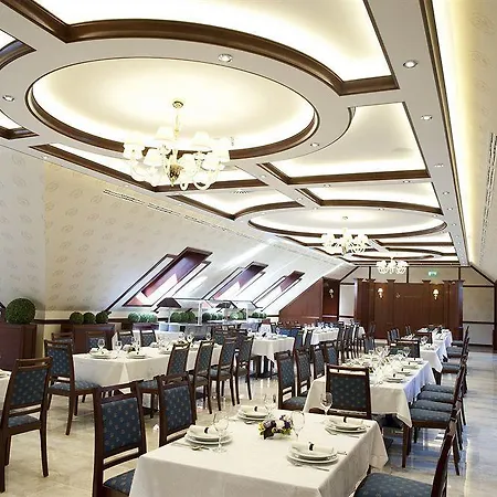 Centrum 3* ديبريتْسين