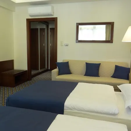 Centrum 3* ديبريتْسين